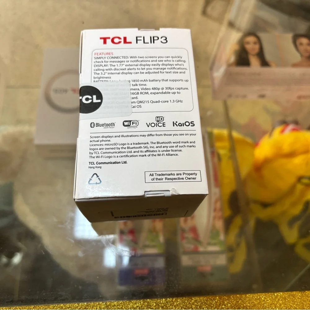 TCL Flip3 Clamshell Phone in Black